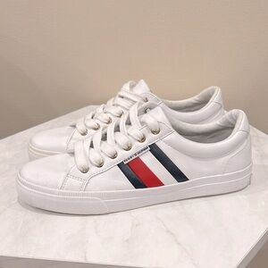 🔥Tommy Hilfiger White Sneakers with Red and Blue Stripes🔥